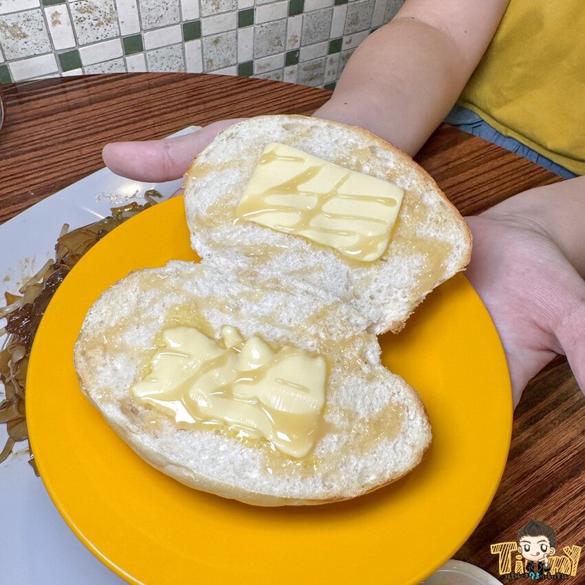 新竹縣竹北市天樂里冰室。竹北最正宗的干炒牛河&絲襪奶茶！ 限量供應的黯然銷魂飯好吃到流淚！ 奶油豬脆脆超港味！ - 跟著踢小米吃喝玩樂趣