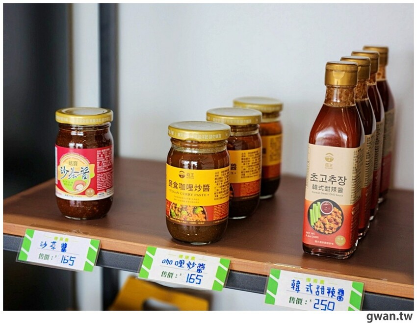 台中這間素食早餐也太酷，一早就能吃鹽酥雞，還有超特別的蚵仔煎蓋飯！