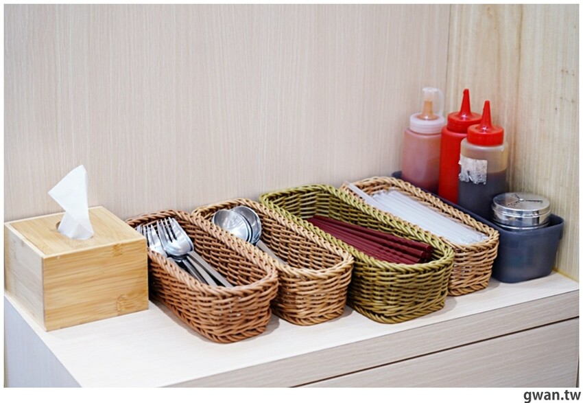 台中這間素食早餐也太酷，一早就能吃鹽酥雞，還有超特別的蚵仔煎蓋飯！