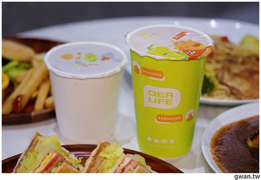 台中這間素食早餐也太酷，一早就能吃鹽酥雞，還有超特別的蚵仔煎蓋飯！