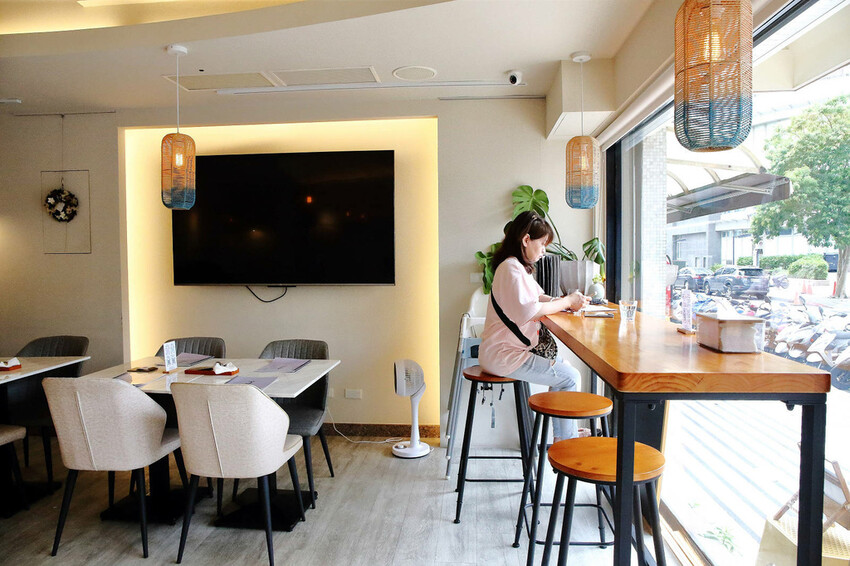 台北寵物友善餐廳｜其時Bistro〜台北草地寵物餐廳，有專屬