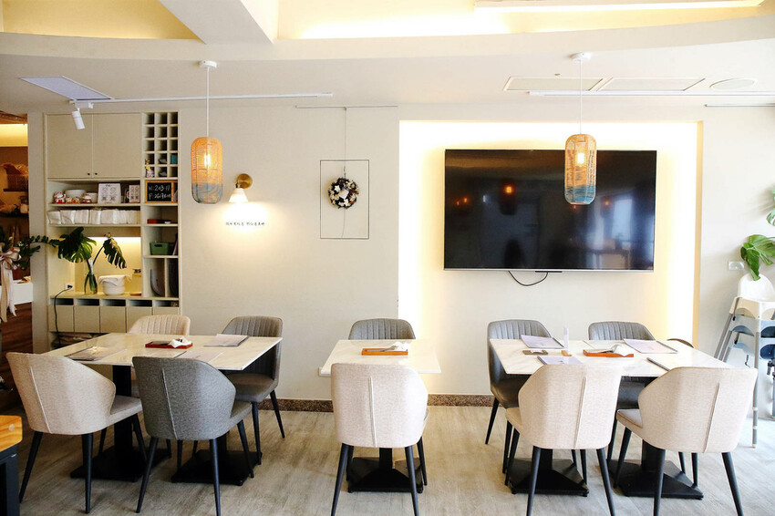 台北寵物友善餐廳｜其時Bistro〜台北草地寵物餐廳，有專屬