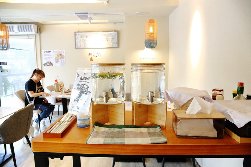 台北寵物友善餐廳｜其時Bistro〜台北草地寵物餐廳，有專屬