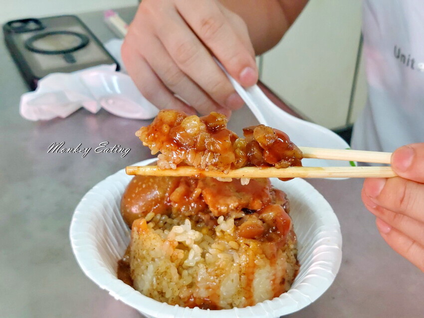 大肚筒仔米糕│食尚玩家推薦大肚清水筒仔米糕，肥瘦均勻米飯香Q好吃！古早味中式麵食湯類小菜 - 貪吃猴的幻想