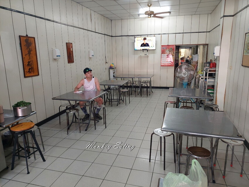 大肚筒仔米糕│食尚玩家推薦大肚清水筒仔米糕，肥瘦均勻米飯香Q好吃！古早味中式麵食湯類小菜 - 貪吃猴的幻想