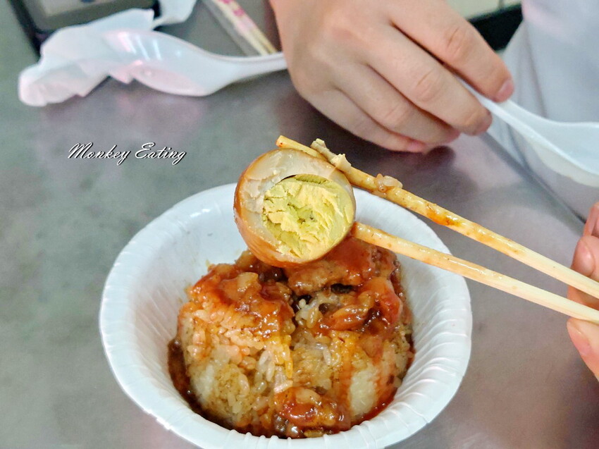 大肚筒仔米糕│食尚玩家推薦大肚清水筒仔米糕，肥瘦均勻米飯香Q好吃！古早味中式麵食湯類小菜 - 貪吃猴的幻想