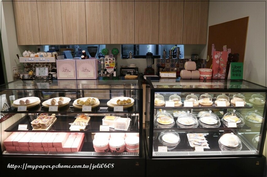 桃園市桃園區【拾瑞咖啡烘培】春節禮盒推薦 桃園伴手禮推薦 巴斯克蛋糕、蛋黃酥、千層酥真材實料手工製作 年節送禮必備首選