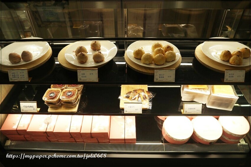 桃園市桃園區【拾瑞咖啡烘培】春節禮盒推薦 桃園伴手禮推薦 巴斯克蛋糕、蛋黃酥、千層酥真材實料手工製作 年節送禮必備首選