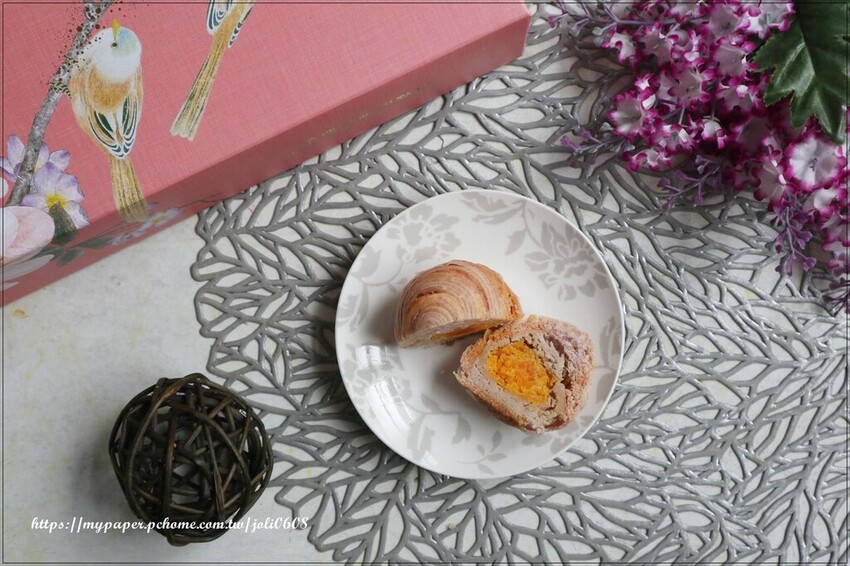 桃園市桃園區【拾瑞咖啡烘培】春節禮盒推薦 桃園伴手禮推薦 巴斯克蛋糕、蛋黃酥、千層酥真材實料手工製作 年節送禮必備首選