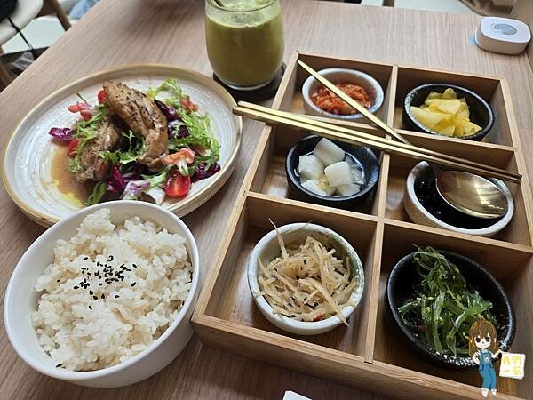 台北最萌咖啡廳！狐獴、貓咪陪吃OH MY ZOO Café，結合冰淇淋寵物友善餐廳。