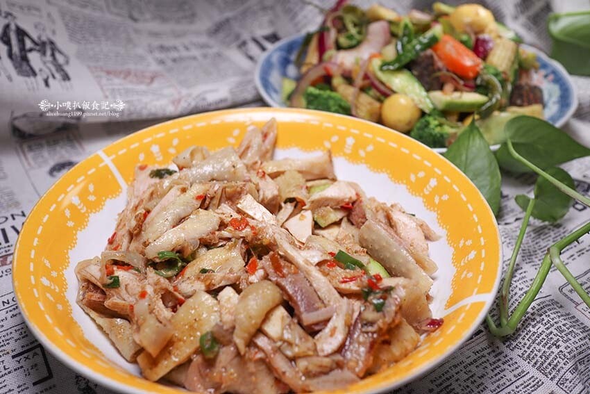 【樂華夜市美食】『小么雞鹹水雞 樂華夜市店』排隊美食/雞肉以 【樂華夜市美食】『小么雞鹹水雞 樂華夜市店』排隊美食/雞肉以