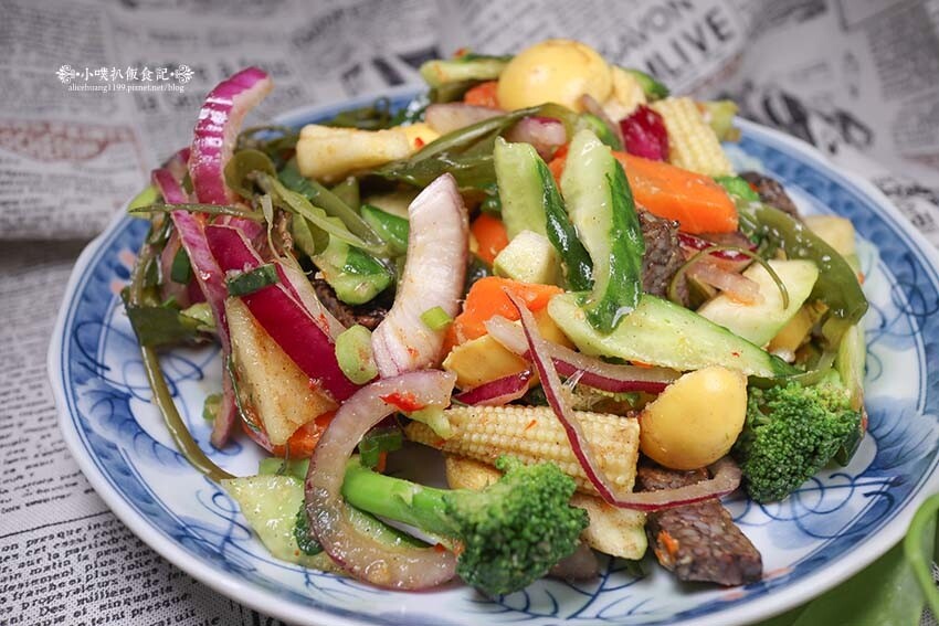 【樂華夜市美食】『小么雞鹹水雞 樂華夜市店』排隊美食/雞肉以 【樂華夜市美食】『小么雞鹹水雞 樂華夜市店』排隊美食/雞肉以