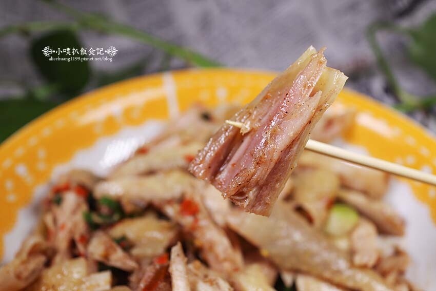【樂華夜市美食】『小么雞鹹水雞 樂華夜市店』排隊美食/雞肉以 【樂華夜市美食】『小么雞鹹水雞 樂華夜市店』排隊美食/雞肉以