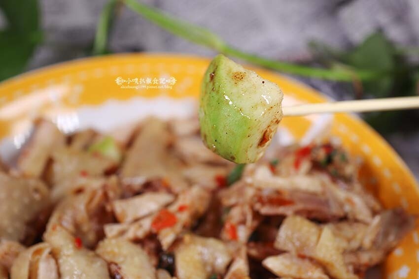 【樂華夜市美食】『小么雞鹹水雞 樂華夜市店』排隊美食/雞肉以 【樂華夜市美食】『小么雞鹹水雞 樂華夜市店』排隊美食/雞肉以