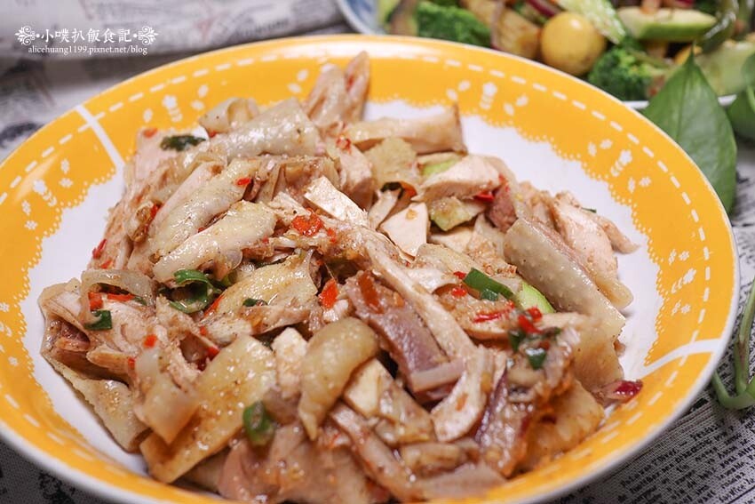 【樂華夜市美食】『小么雞鹹水雞 樂華夜市店』排隊美食/雞肉以 【樂華夜市美食】『小么雞鹹水雞 樂華夜市店』排隊美食/雞肉以