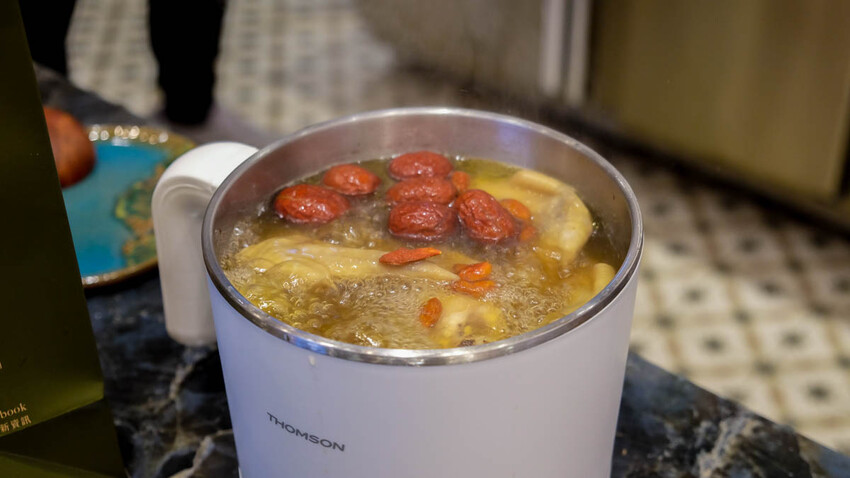 德草安青 百年老店德安青草店文青新裝，飲品好喝舒服無負擔打趴手搖飲 @D&W黑白雙搭