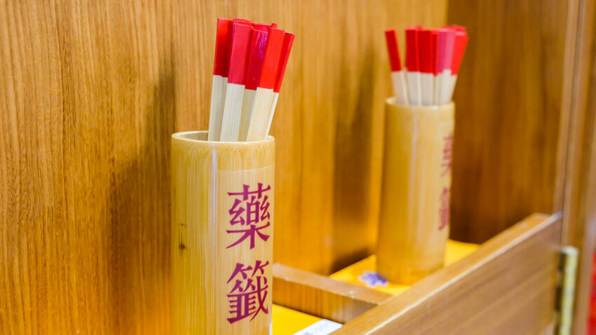 德草安青 百年老店德安青草店文青新裝，飲品好喝舒服無負擔打趴手搖飲 @D&W黑白雙搭