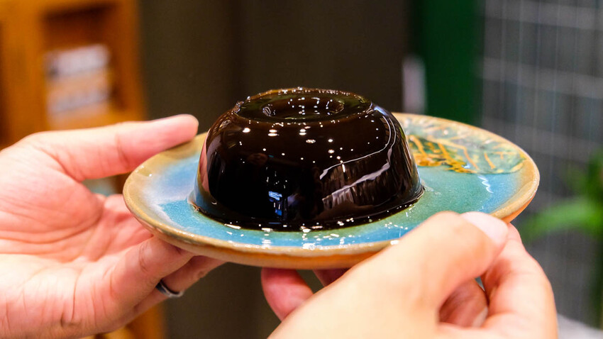 德草安青 百年老店德安青草店文青新裝，飲品好喝舒服無負擔打趴手搖飲 @D&W黑白雙搭