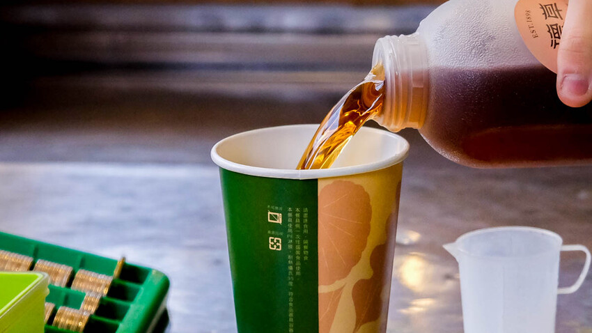 德草安青 百年老店德安青草店文青新裝，飲品好喝舒服無負擔打趴手搖飲 @D&W黑白雙搭