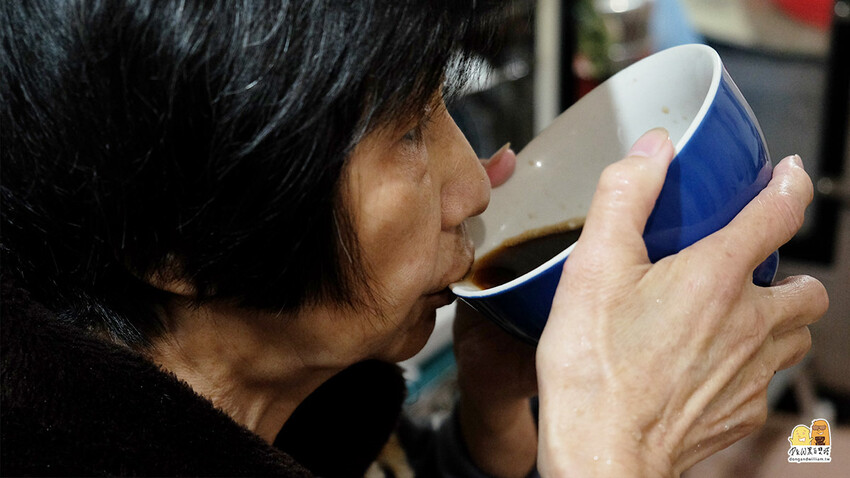 德草安青 百年老店德安青草店文青新裝，飲品好喝舒服無負擔打趴手搖飲 @D&W黑白雙搭