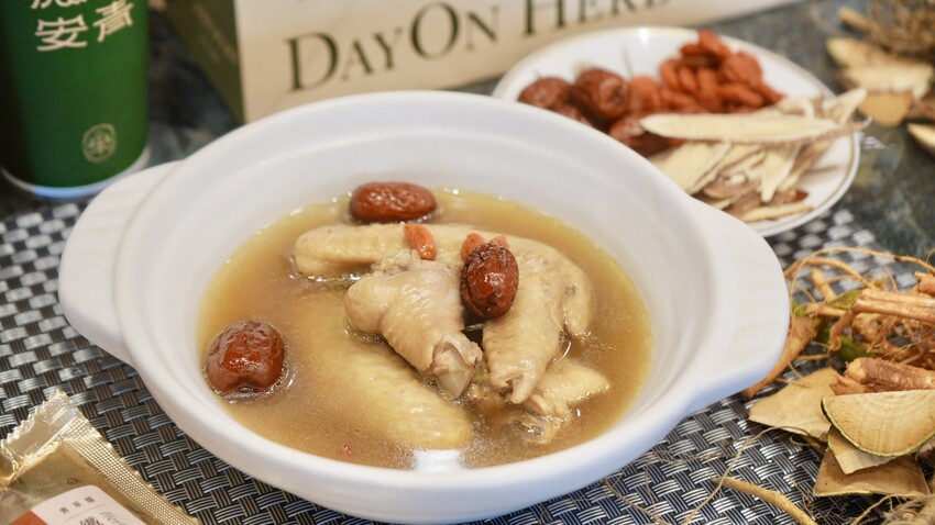 台北市萬華區[台北美食] 德草安青｜龍山寺必喝文青手搖飲！免費求藥籤，抽中請你喝飲料！