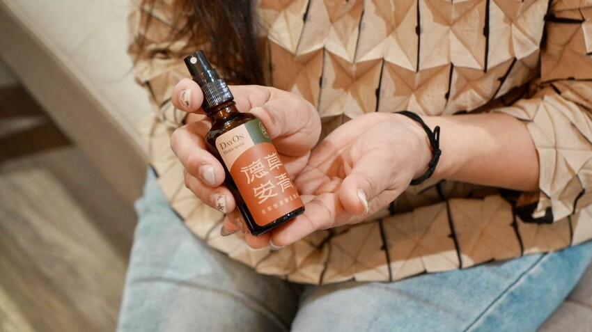 台北市萬華區[台北美食] 德草安青｜龍山寺必喝文青手搖飲！免費求藥籤，抽中請你喝飲料！