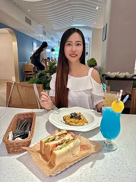 台南南美館周邊美食!我在 cogito cafe必吃招牌千層麵 披薩,雲朵包廂超美。