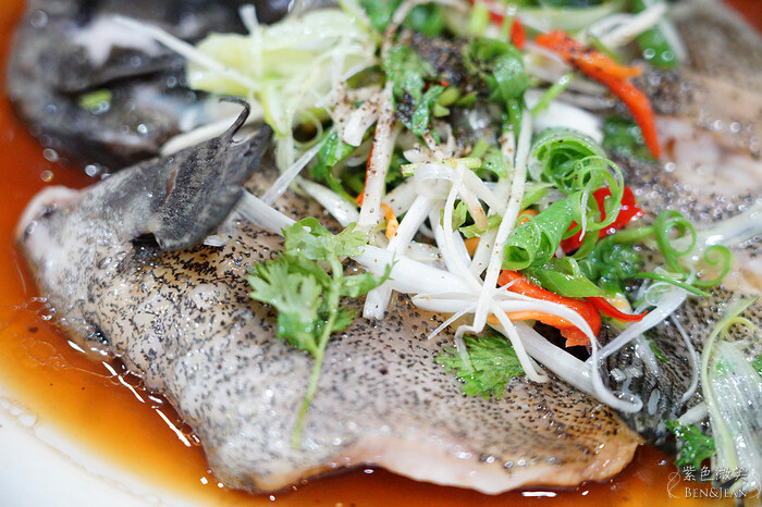 蘇澳必吃海鮮推薦!金媽祖旁的水都活海鮮,40年老字號的海味饗宴。