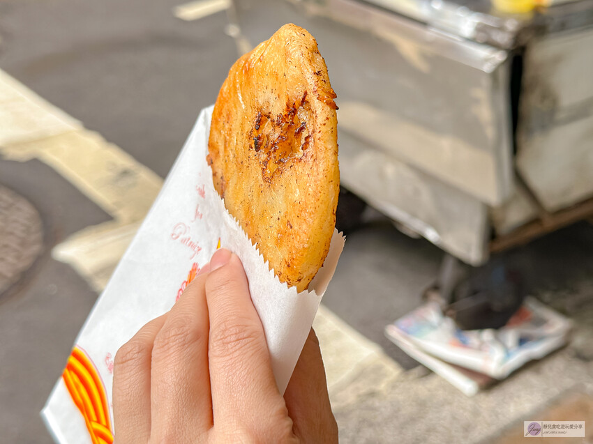 台北信義路小吃推薦！巷口蘿蔔絲餅35元平價解饞好選擇。