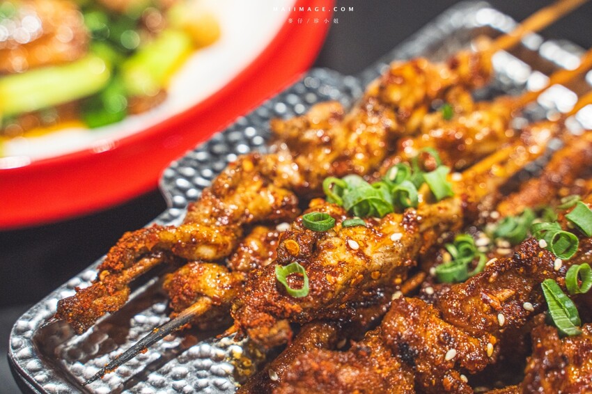 大安區成都燒烤開幕！川火成都燒烤最強江湖菜 串燒必吃攻略。