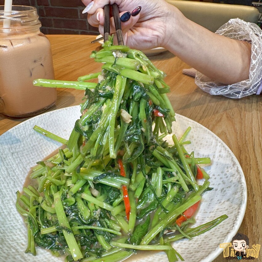 新竹縣竹北市這間可能是最好吃的泰式料理連鎖品牌!2cm厚切月亮蝦餅!黃咖哩軟殼蟹絕對讓你可以吃三碗白飯!-跟著踢小米吃喝玩樂趣