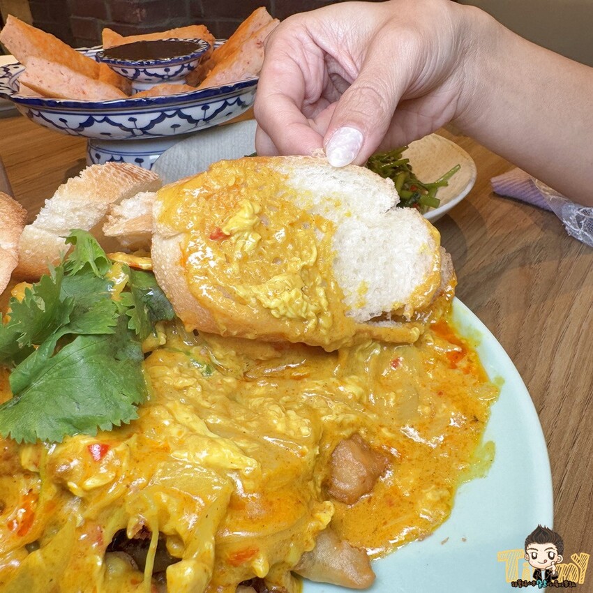 新竹縣竹北市這間可能是最好吃的泰式料理連鎖品牌!2cm厚切月亮蝦餅!黃咖哩軟殼蟹絕對讓你可以吃三碗白飯!-跟著踢小米吃喝玩樂趣