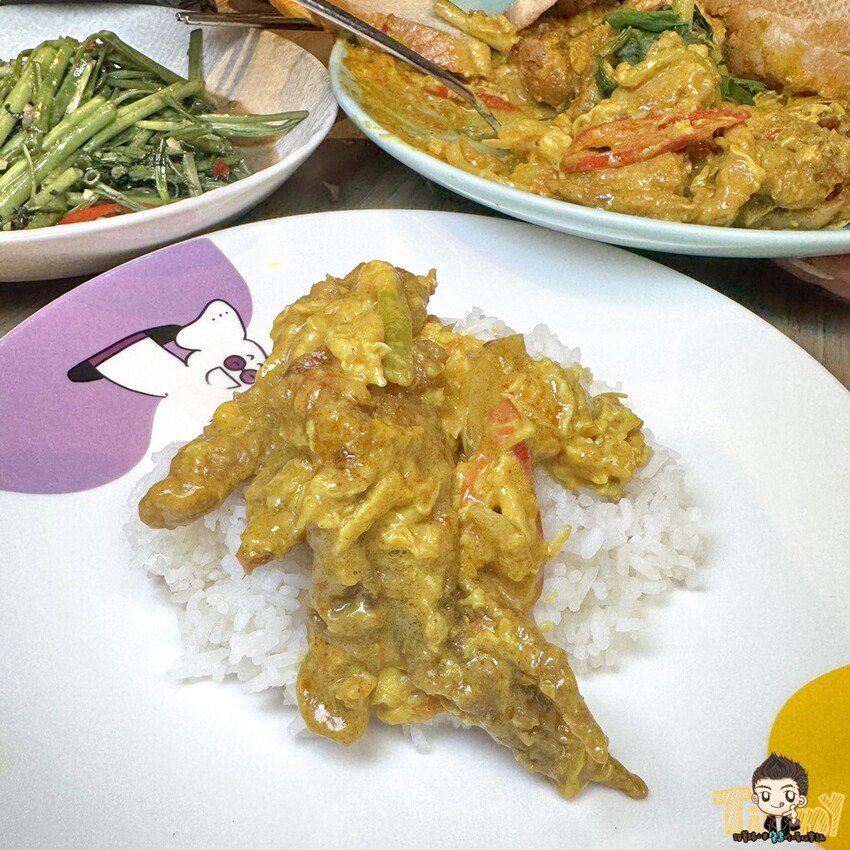 新竹縣竹北市這間可能是最好吃的泰式料理連鎖品牌!2cm厚切月亮蝦餅!黃咖哩軟殼蟹絕對讓你可以吃三碗白飯!-跟著踢小米吃喝玩樂趣