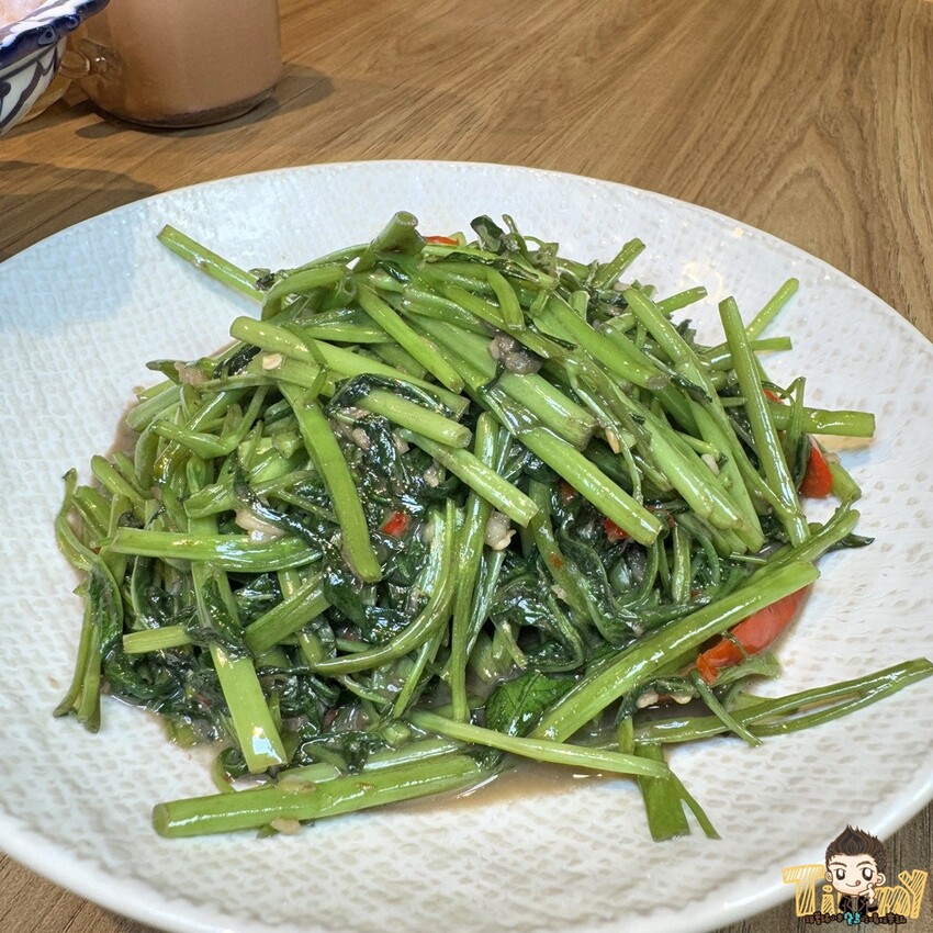 新竹縣竹北市這間可能是最好吃的泰式料理連鎖品牌!2cm厚切月亮蝦餅!黃咖哩軟殼蟹絕對讓你可以吃三碗白飯!-跟著踢小米吃喝玩樂趣