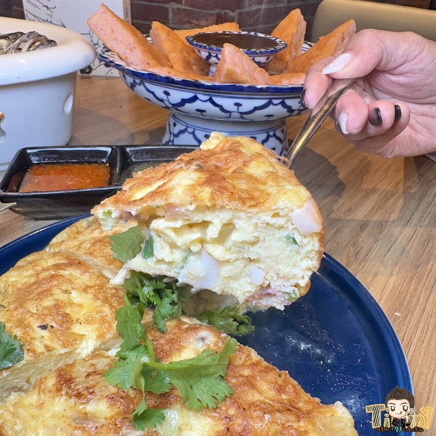 新竹縣竹北市這間可能是最好吃的泰式料理連鎖品牌!2cm厚切月亮蝦餅!黃咖哩軟殼蟹絕對讓你可以吃三碗白飯!-跟著踢小米吃喝玩樂趣