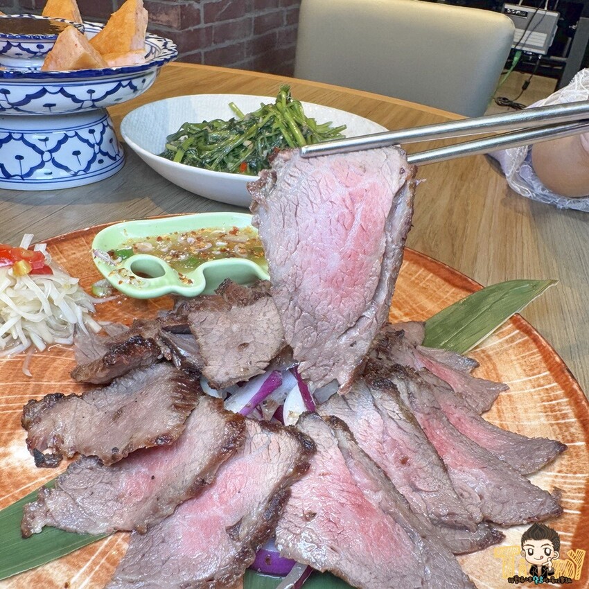 新竹縣竹北市這間可能是最好吃的泰式料理連鎖品牌!2cm厚切月亮蝦餅!黃咖哩軟殼蟹絕對讓你可以吃三碗白飯!-跟著踢小米吃喝玩樂趣