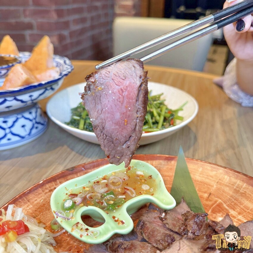 新竹縣竹北市這間可能是最好吃的泰式料理連鎖品牌!2cm厚切月亮蝦餅!黃咖哩軟殼蟹絕對讓你可以吃三碗白飯!-跟著踢小米吃喝玩樂趣