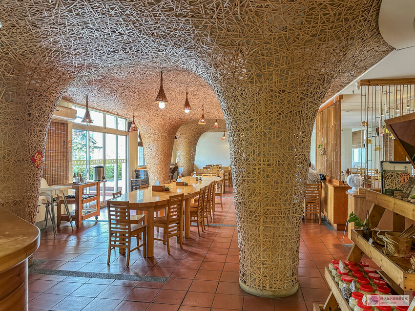 「竹青庭人文空間」隱藏客運裡的餐廳！全台最美竹編造型客運站 在地竹山特色料理。