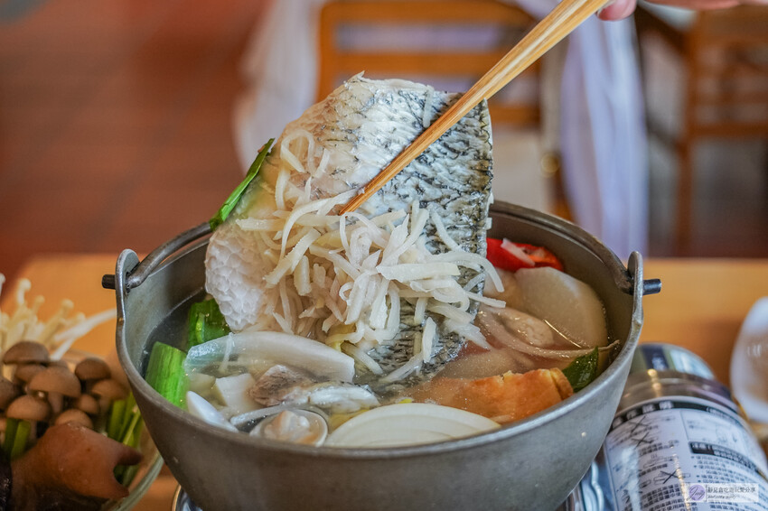 「竹青庭人文空間」隱藏客運裡的餐廳！全台最美竹編造型客運站 在地竹山特色料理。