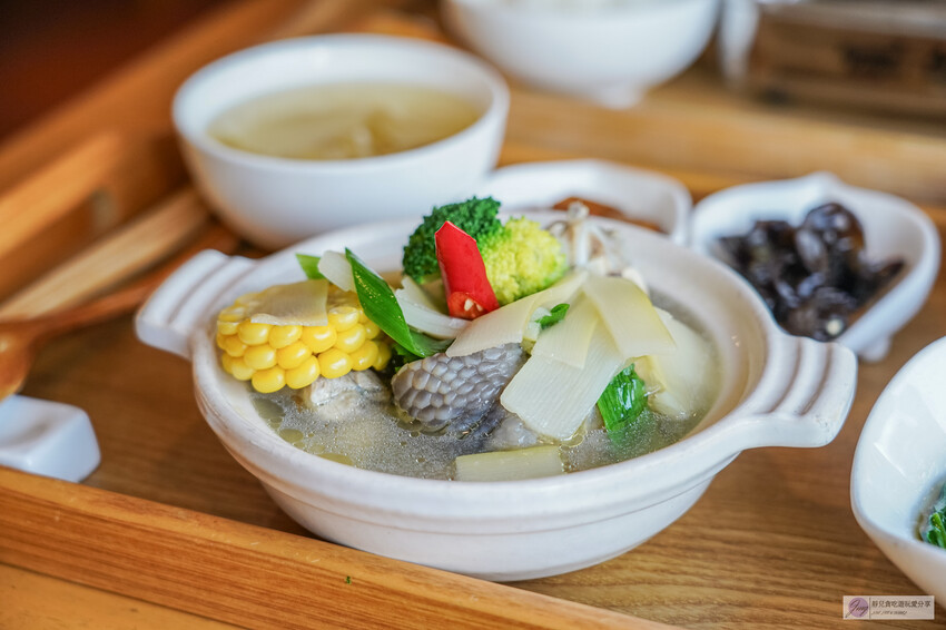 「竹青庭人文空間」隱藏客運裡的餐廳！全台最美竹編造型客運站 在地竹山特色料理。