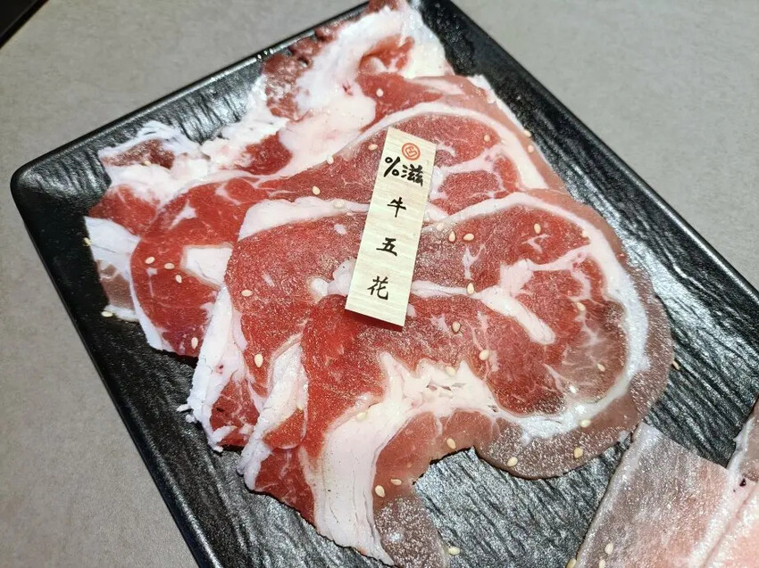 桃園燒肉推薦！「％滋燒肉」套餐選擇豐富，一人也能爽嗑燒肉。