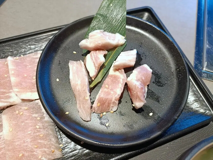 桃園燒肉推薦！「％滋燒肉」套餐選擇豐富，一人也能爽嗑燒肉。