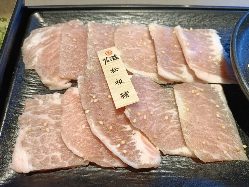 桃園燒肉推薦！「％滋燒肉」套餐選擇豐富，一人也能爽嗑燒肉。