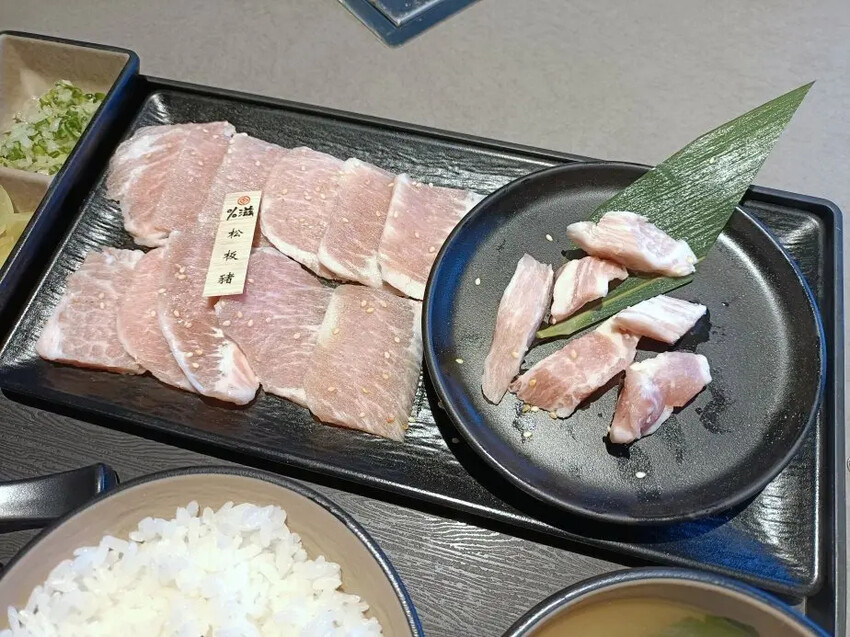 桃園燒肉推薦！「％滋燒肉」套餐選擇豐富，一人也能爽嗑燒肉。