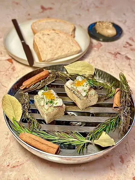 國父紀念館站美食推薦!Ochre Grill & Bar 瑪黑餐酒主打炭火歐陸料理。