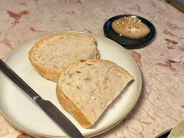 國父紀念館站美食推薦!Ochre Grill & Bar 瑪黑餐酒主打炭火歐陸料理。