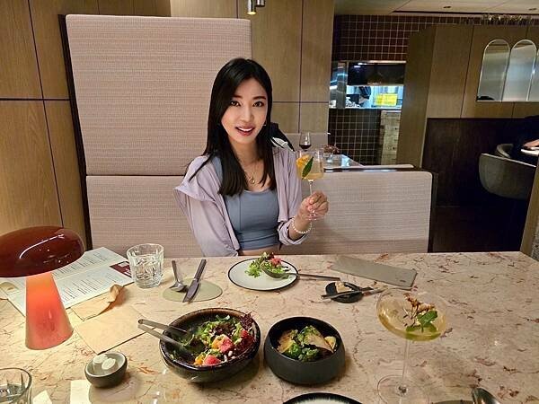 國父紀念館站美食推薦!Ochre Grill & Bar 瑪黑餐酒主打炭火歐陸料理。