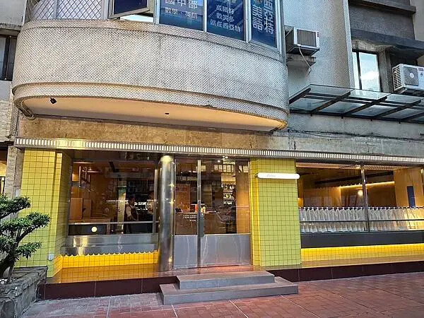 國父紀念館站美食推薦!Ochre Grill & Bar 瑪黑餐酒主打炭火歐陸料理。