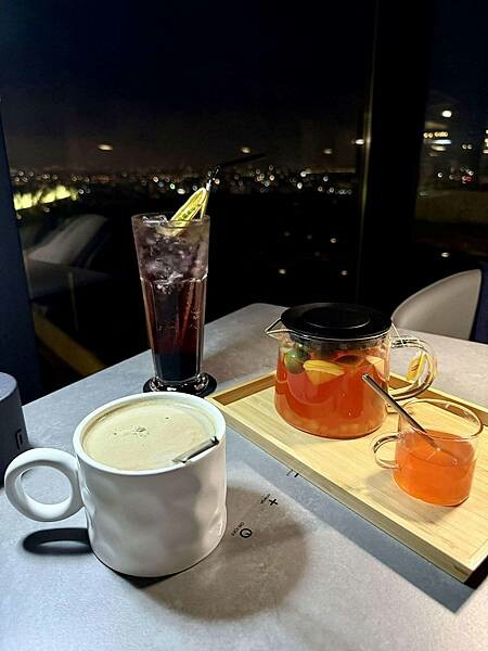 不用人擠人！桃園龍潭夜景新秘境，超放鬆「見山」約會首選