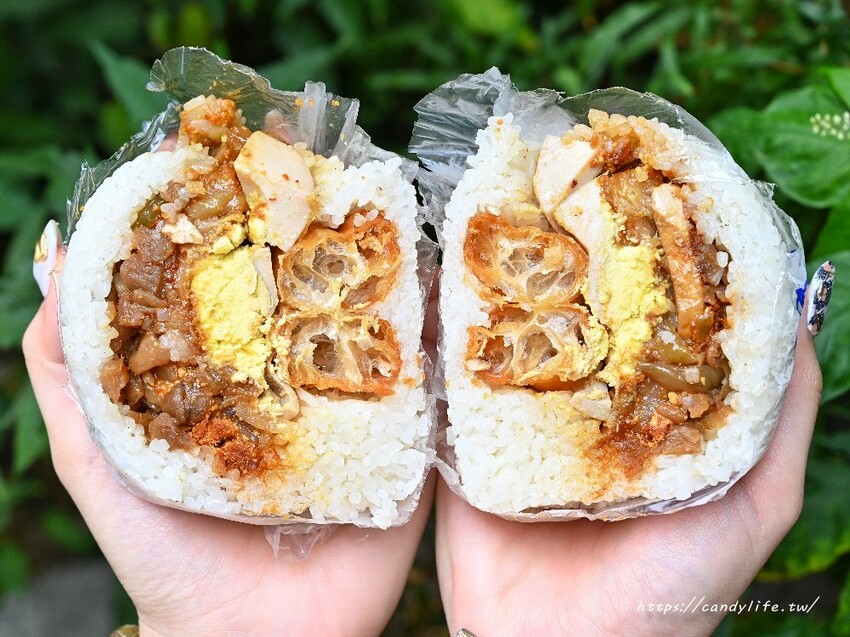 常嚐幸福肉排飯糰｜台中巨無霸飯糰再一間！配料塞爆，吃完一顆飽兩餐 - 糖糖's 享食生活